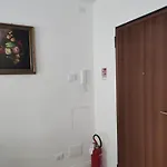 公寓 Casa Renova, Intero Appartamento, 2 Camere, Max 4 Ospiti, Zona Storica 的里雅斯特