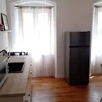 公寓 Casa Renova, Intero Appartamento, 2 Camere, Max 4 Ospiti, Zona Storica 的里雅斯特