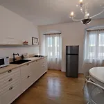 Casa Renova, Intero Appartamento, 2 Camere, Max 4 Ospiti, Zona Storica アパート *