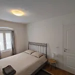 Casa Renova, Intero Appartamento, 2 Camere, Max 4 Ospiti, Zona Storica アパート トリエステ
