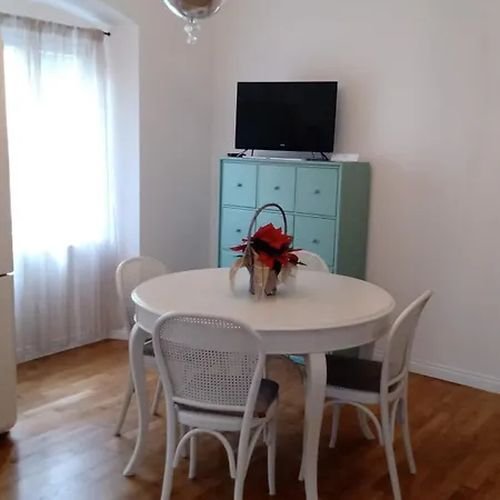 Casa Renova, Intero Appartamento, 2 Camere, Max 4 Ospiti, Zona Storica Lejlighed *