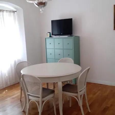 Apartman Casa Renova, Intero Appartamento, 2 Camere, Max 4 Ospiti, Zona Storica Trieszt