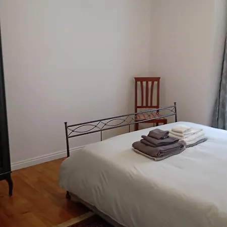 Casa Renova, Intero Appartamento, 2 Camere, Max 4 Ospiti, Zona Storica Trieszt