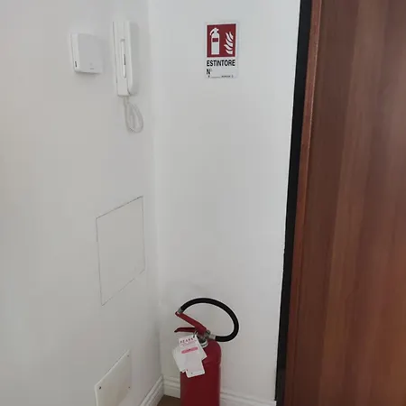 Casa Renova, Intero Appartamento, 2 Camere, Max 4 Ospiti, Zona Storica * Trieste