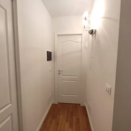 Apartment Casa Renova, Intero Appartamento, 2 Camere, Max 4 Ospiti, Zona Storica Trieste