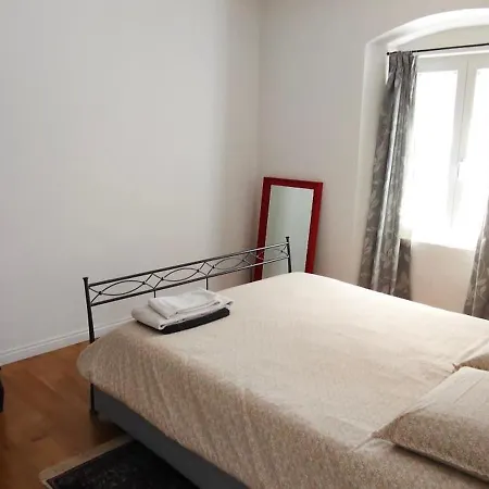 Casa Renova, Intero Appartamento, 2 Camere, Max 4 Ospiti, Zona Storica טריאסטה