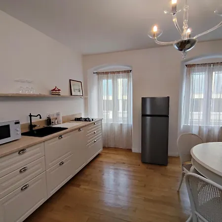 Casa Renova, Intero Appartamento, 2 Camere, Max 4 Ospiti, Zona Storica Lejlighed *