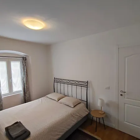 Casa Renova, Intero Appartamento, 2 Camere, Max 4 Ospiti, Zona Storica Lejlighed Trieste