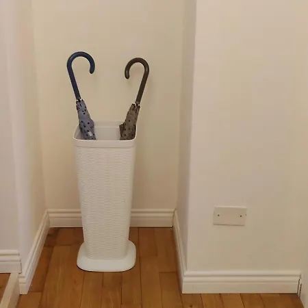 Casa Renova, Intero Appartamento, 2 Camere, Max 4 Ospiti, Zona Storica Триест