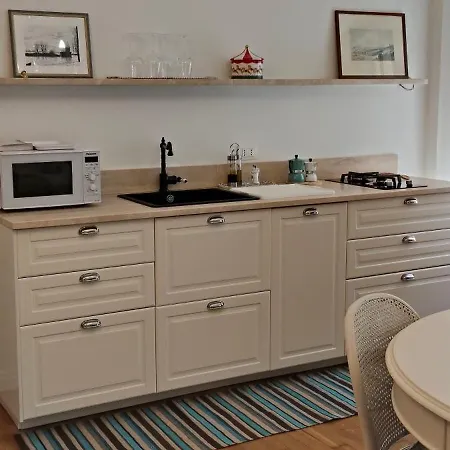 Casa Renova, Intero Appartamento, 2 Camere, Max 4 Ospiti, Zona Storica Trieste
