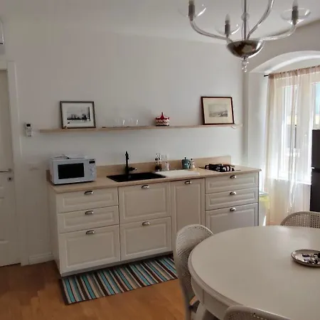 Casa Renova, Intero Appartamento, 2 Camere, Max 4 Ospiti, Zona Storica *