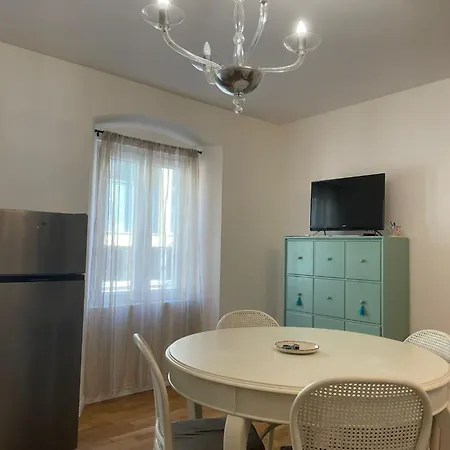 דירה Casa Renova, Intero Appartamento, 2 Camere, Max 4 Ospiti, Zona Storica טריאסטה