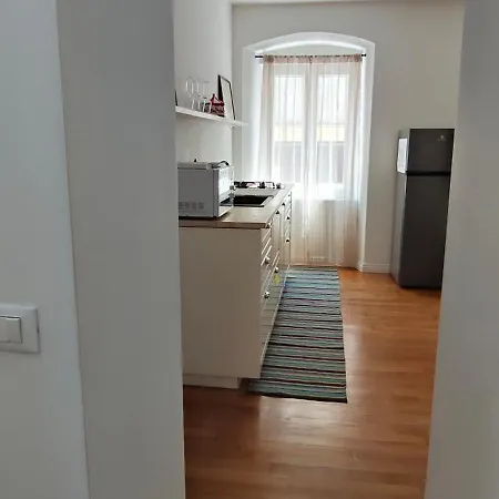Casa Renova, Intero Appartamento, 2 Camere, Max 4 Ospiti, Zona Storica *