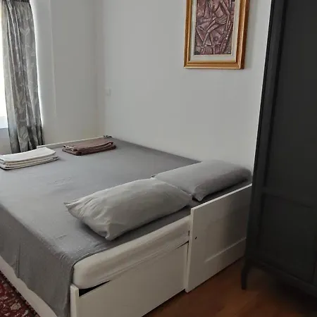 Casa Renova, Intero Appartamento, 2 Camere, Max 4 Ospiti, Zona Storica Appartamento Trieste