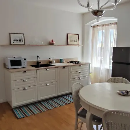 Appartamento Casa Renova, Intero Appartamento, 2 Camere, Max 4 Ospiti, Zona Storica Trieste