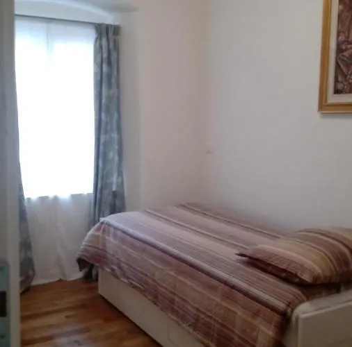 Casa Renova, Intero Appartamento, 2 Camere, Max 4 Ospiti, Zona Storica Апартаменты *