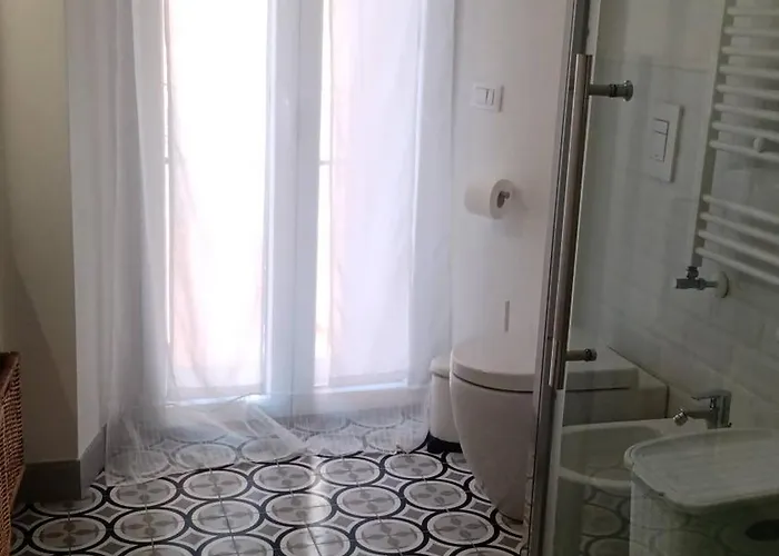 Апартаменты Casa Renova, Intero Appartamento, 2 Camere, Max 4 Ospiti, Zona Storica Триест