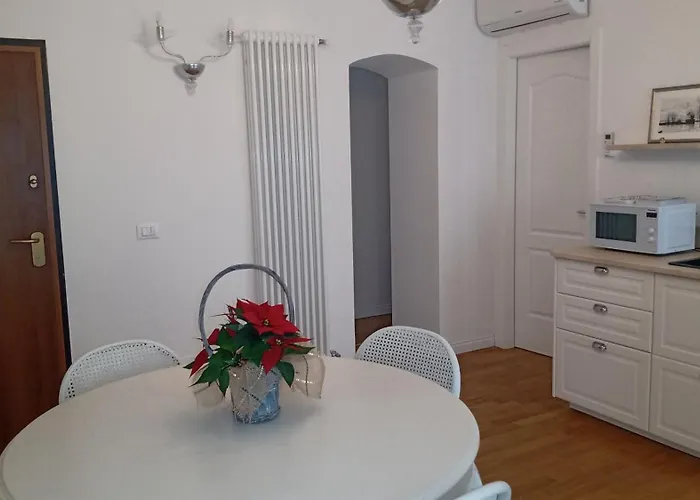 Apartment Casa Renova, Intero Appartamento, 2 Camere, Max 4 Ospiti, Zona Storica