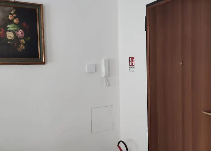 Апартаменты Casa Renova, Intero Appartamento, 2 Camere, Max 4 Ospiti, Zona Storica Триест