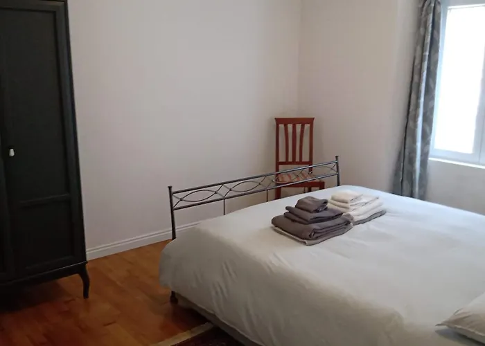 Casa Renova, Intero Appartamento, 2 Camere, Max 4 Ospiti, Zona Storica Trieste