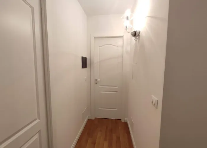 Апартаменты Casa Renova, Intero Appartamento, 2 Camere, Max 4 Ospiti, Zona Storica Триест