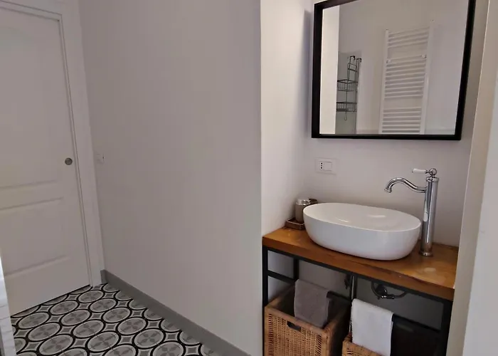 Apartment Casa Renova, Intero Appartamento, 2 Camere, Max 4 Ospiti, Zona Storica *