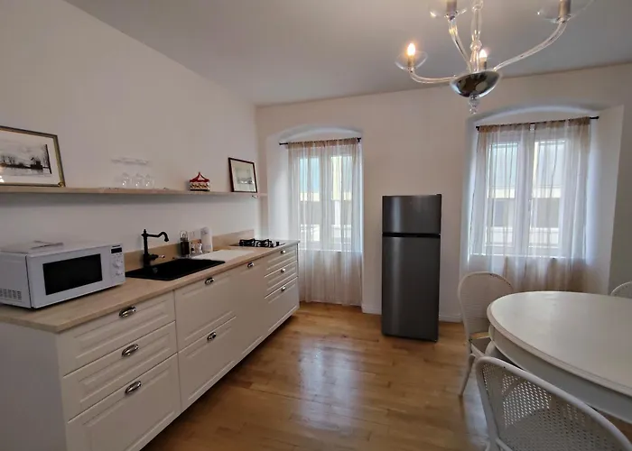 Casa Renova, Intero Appartamento, 2 Camere, Max 4 Ospiti, Zona Storica Апартаменты *