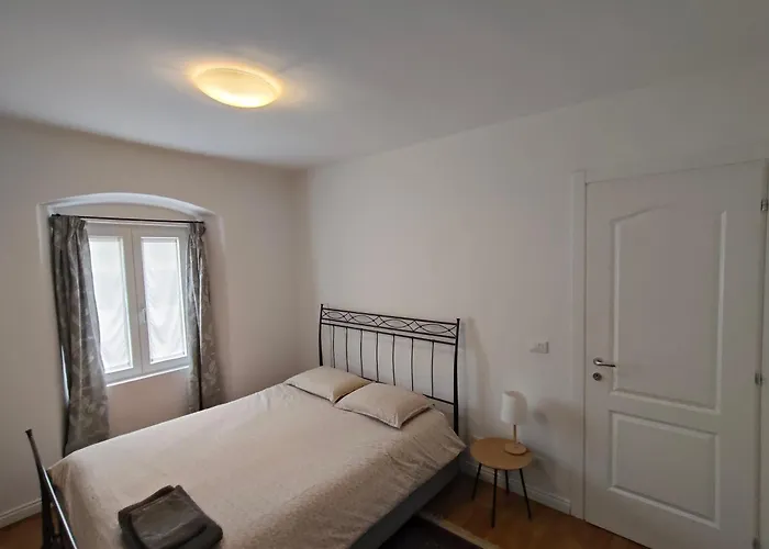 Casa Renova, Intero Appartamento, 2 Camere, Max 4 Ospiti, Zona Storica Апартаменты Триест