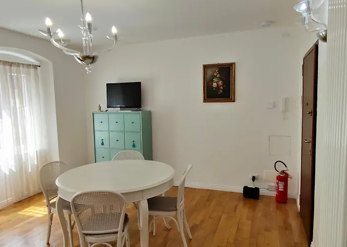 Casa Renova, Intero Appartamento, 2 Camere, Max 4 Ospiti, Zona Storica Апартаменты Триест