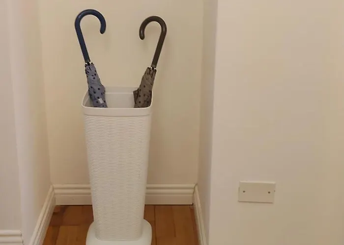 Casa Renova, Intero Appartamento, 2 Camere, Max 4 Ospiti, Zona Storica Триест